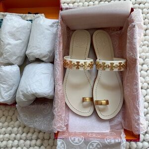 Tory Burch Val Patent Flat Sandal Ivory/Gold Color